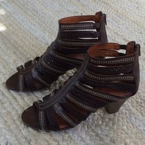Pikolinos brown strap heeled sandal